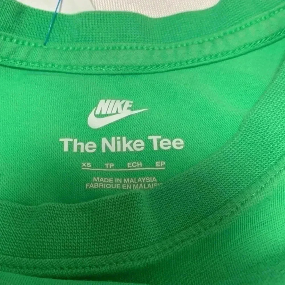 Nike girls t-shirt/tee-shirt, Size XS. Used excellent condition. Very Vibrant❣️ - Picture 2 of 3